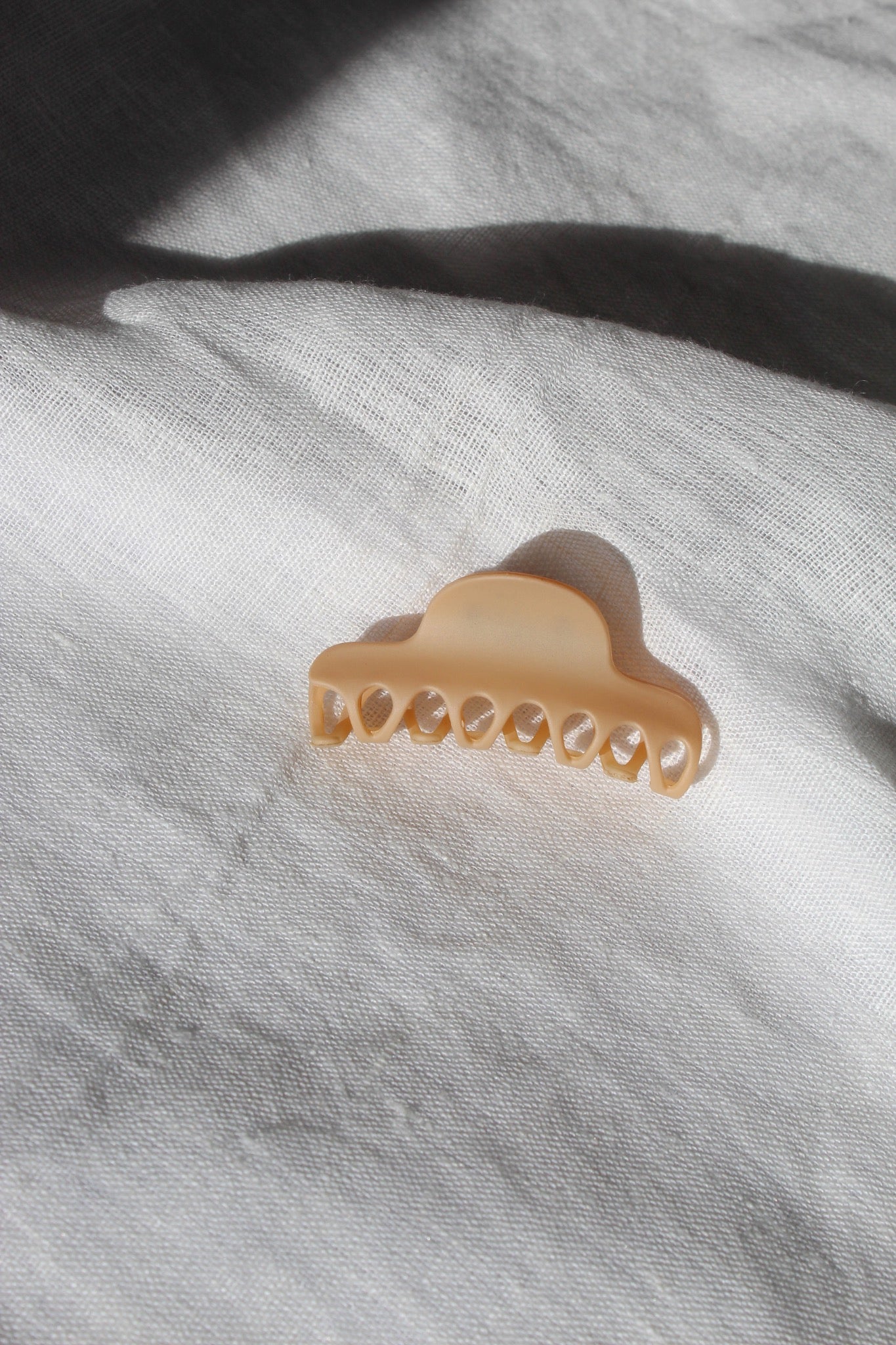 petite pince beige pour cheveux